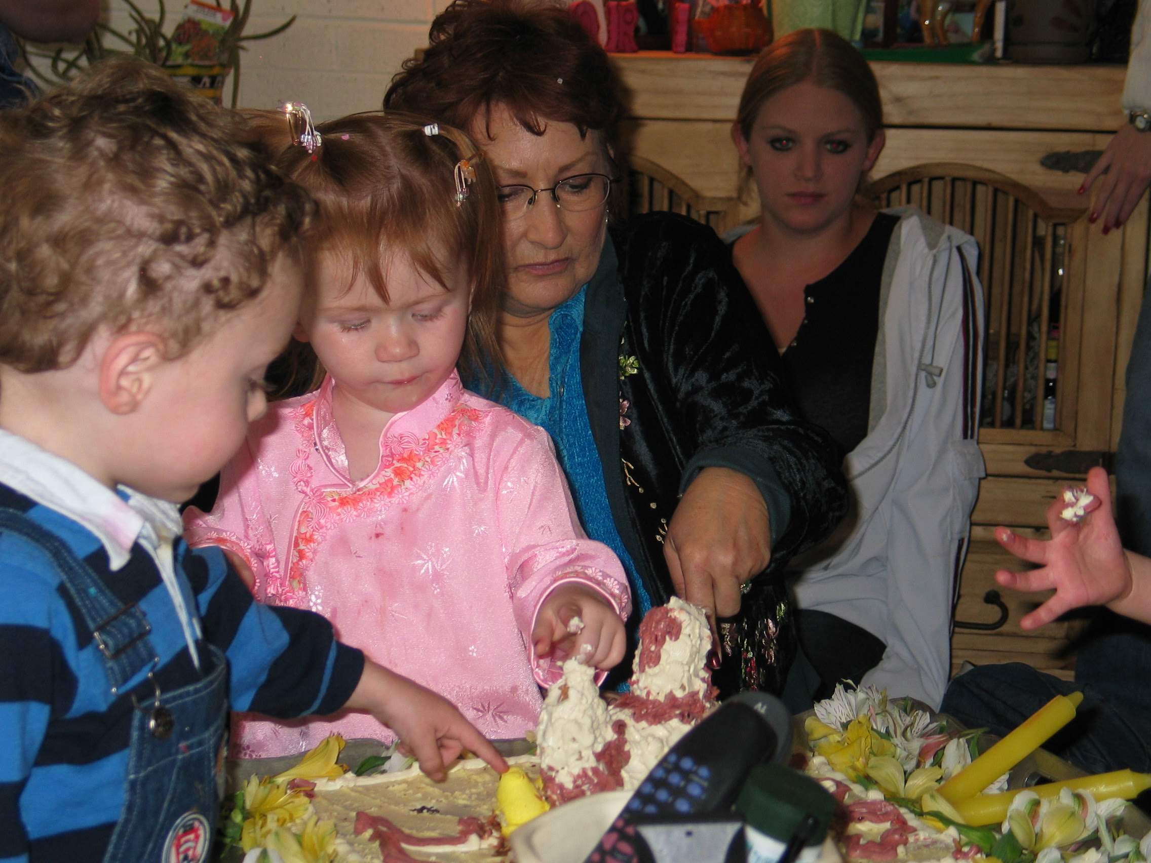 Presley's 2nd Birthday, with a famous gma cake