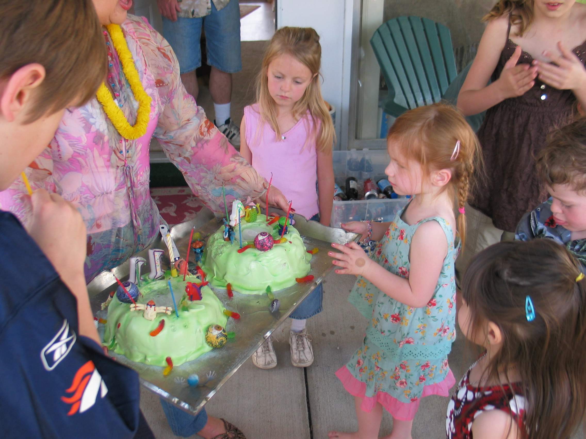 Presley's 6th birthday (notice the candles 4, 1, 1 HAHA), famous gma cake design, 2009