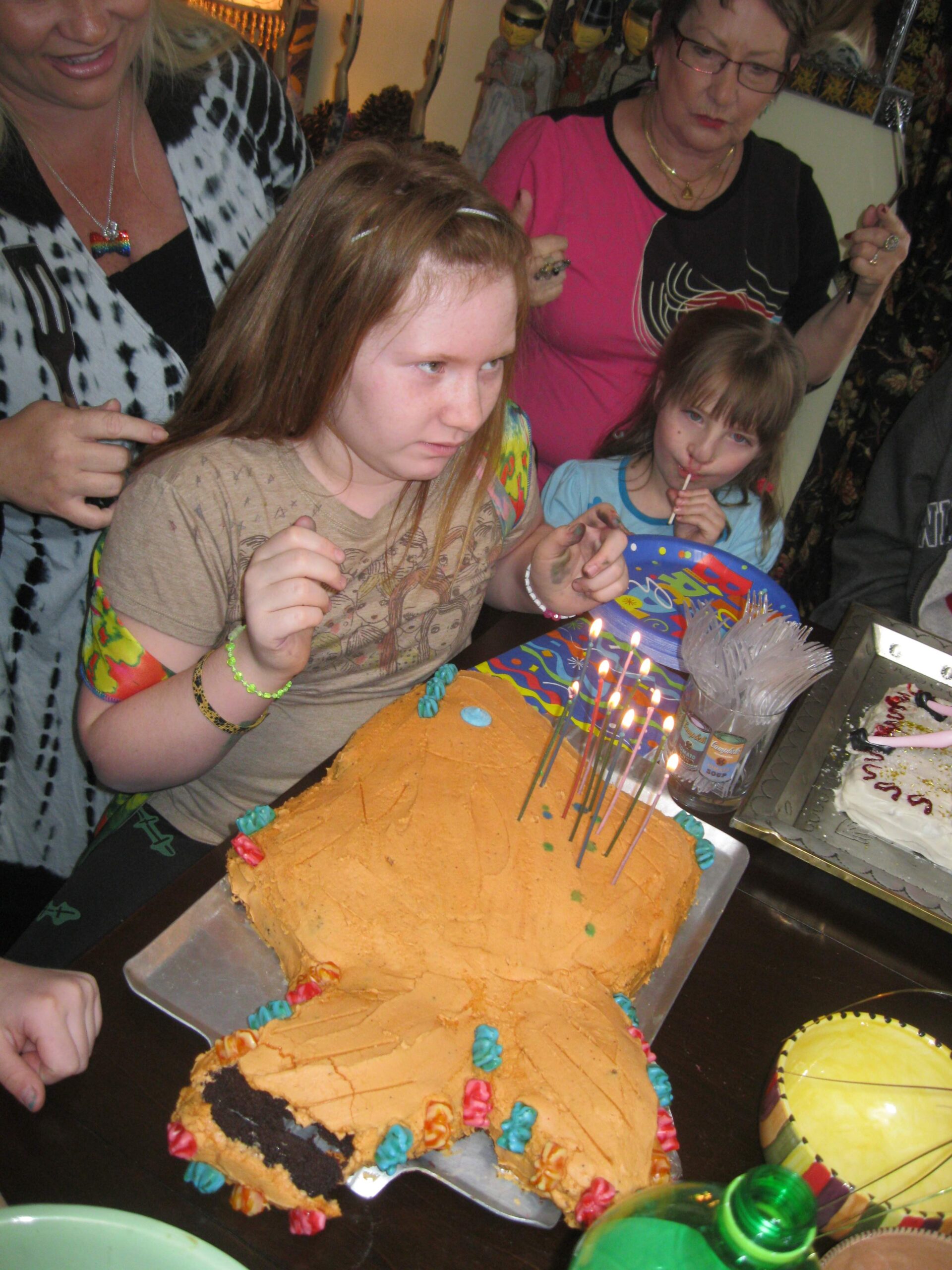 Presley's birthday, famous gma gold fish themed cake