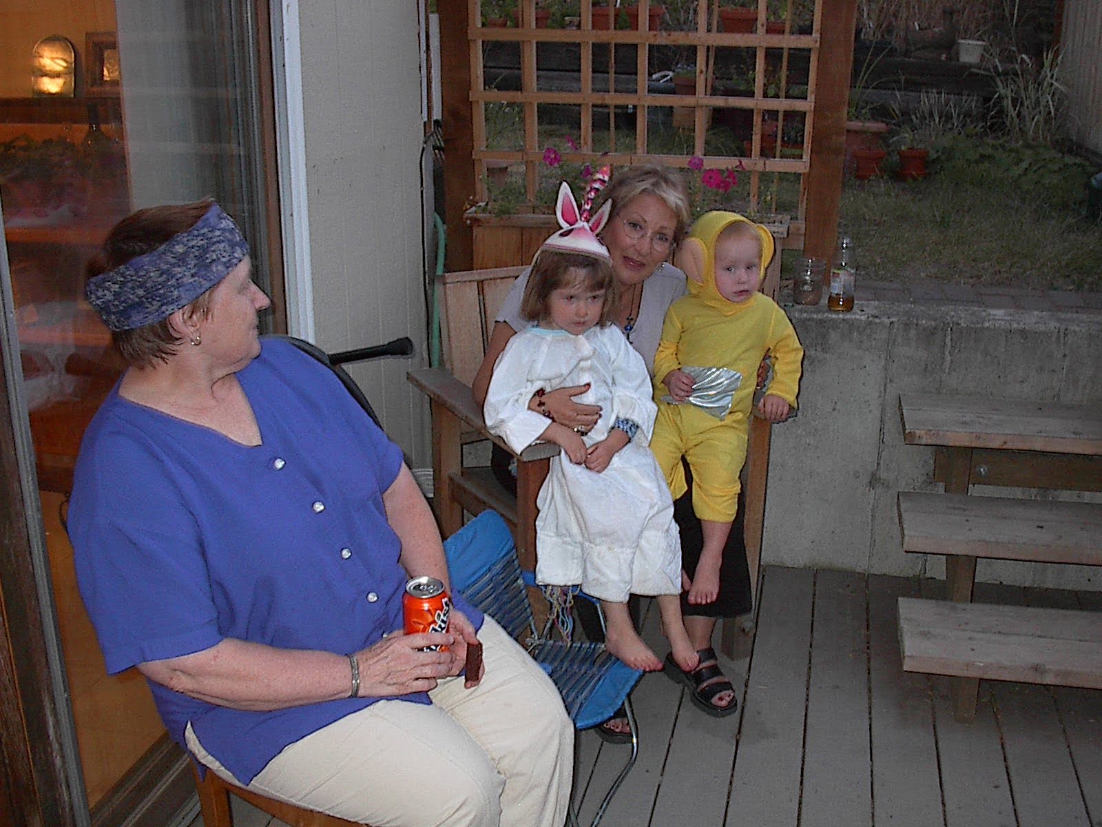 Sara, Marty and the Keene's (Sarah's grand kid) and that looks like Coley on the right? (Matt's son)